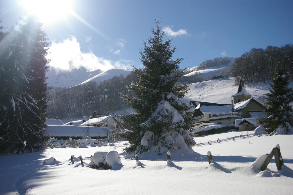 Hotel Les Deux Cols Sainte-Marie-de-Campan Esterno foto