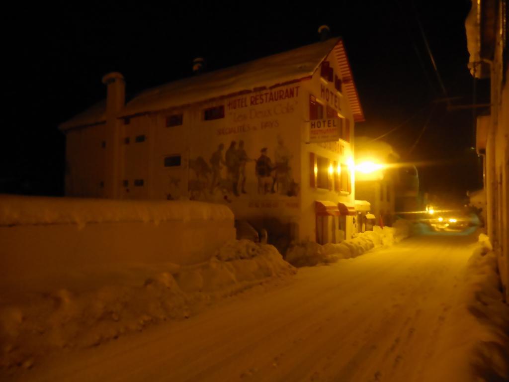 Hotel Les Deux Cols Sainte-Marie-de-Campan Esterno foto