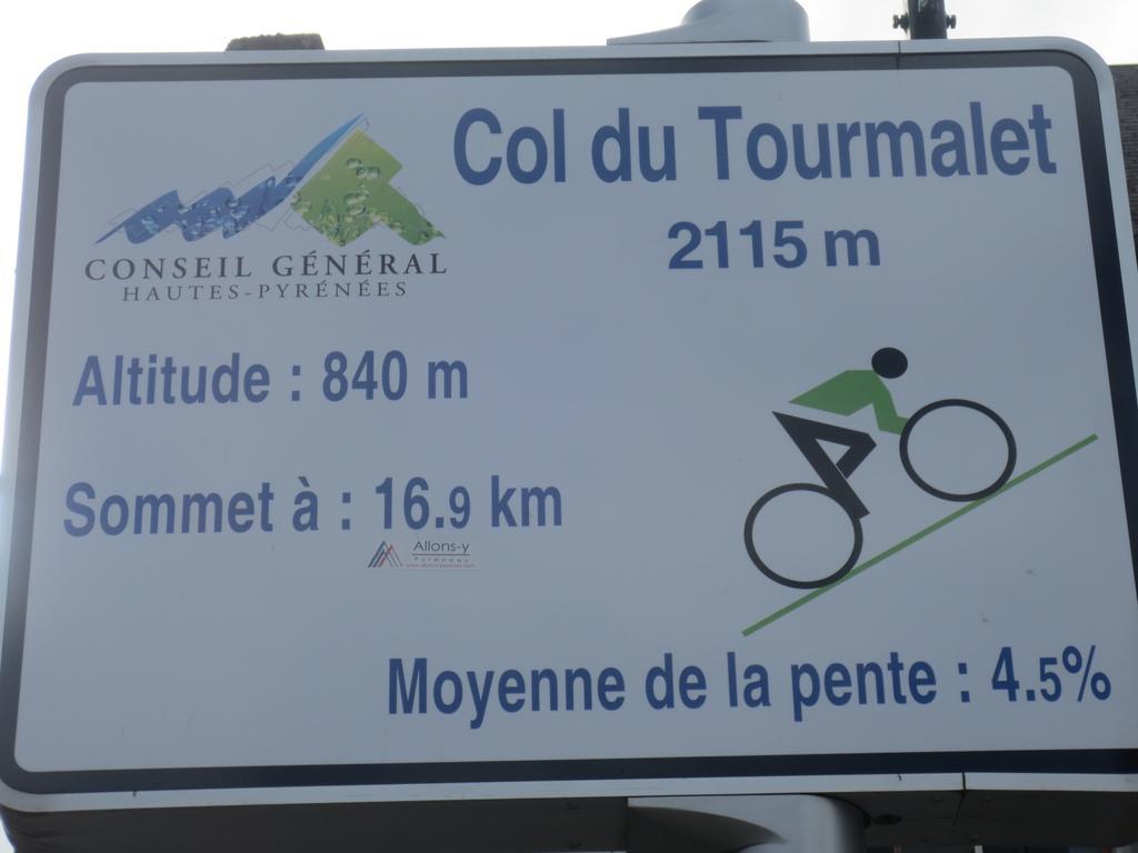 Hotel Les Deux Cols Sainte-Marie-de-Campan Esterno foto