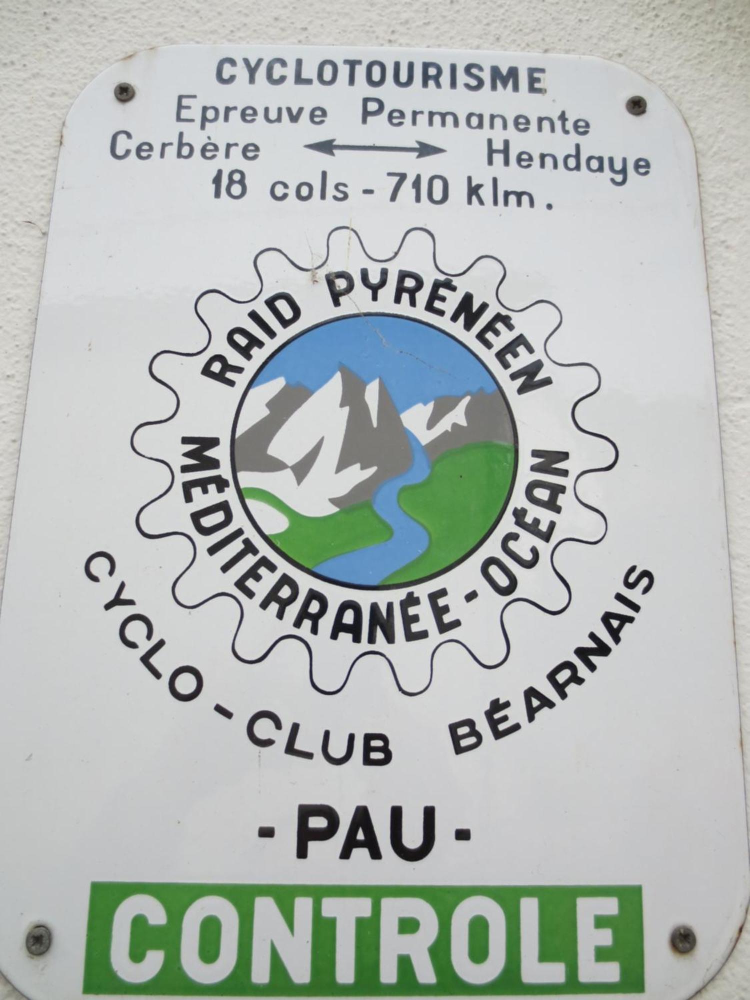 Hotel Les Deux Cols Sainte-Marie-de-Campan Esterno foto