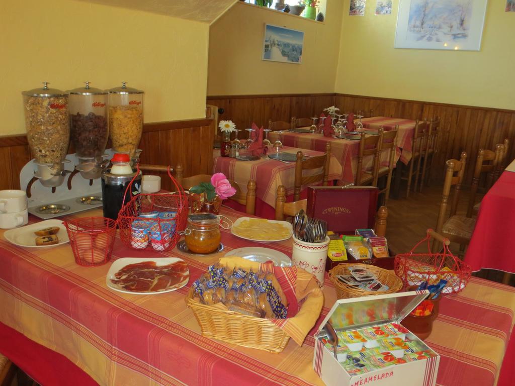 Hotel Les Deux Cols Sainte-Marie-de-Campan Esterno foto