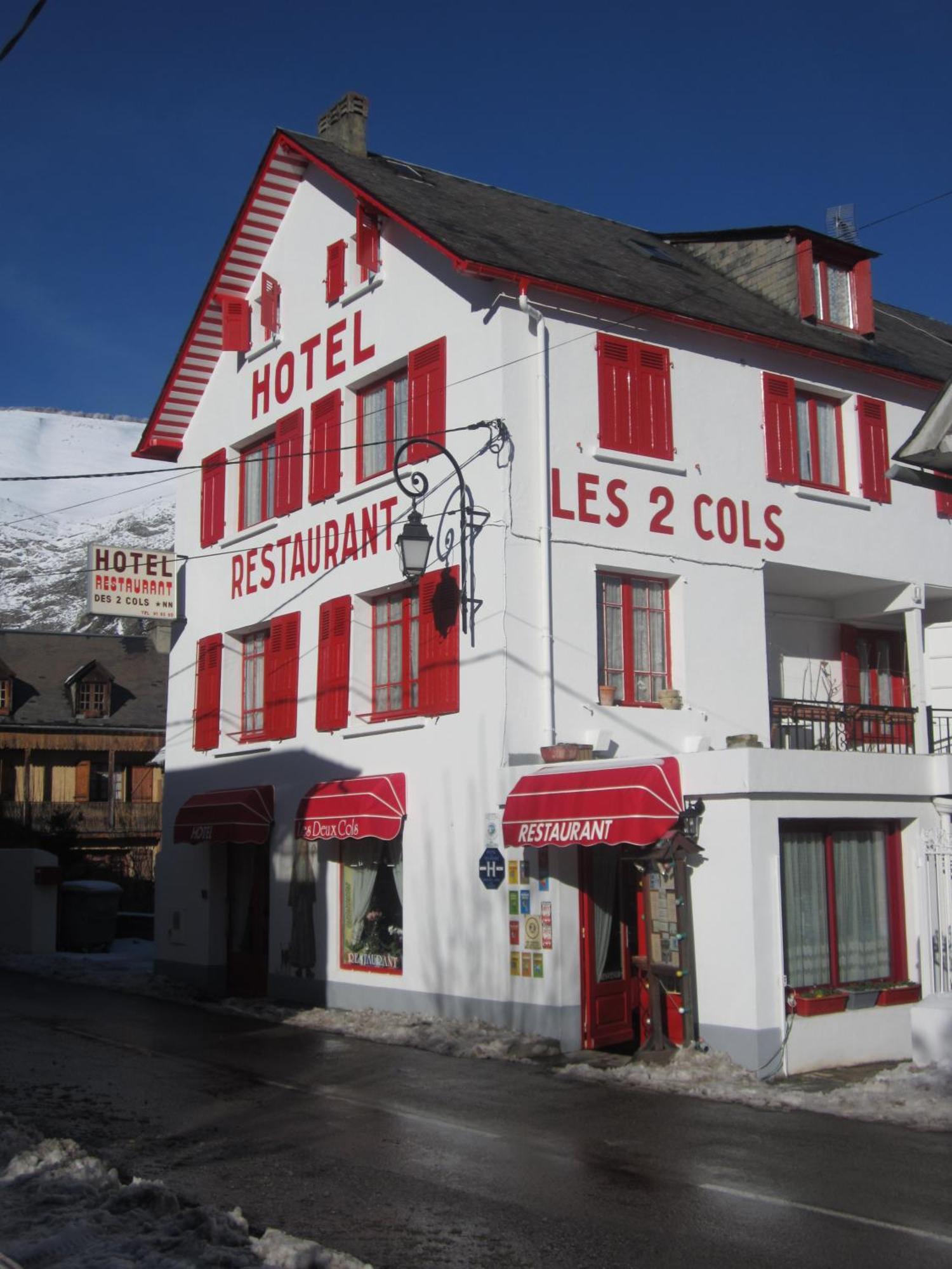 Hotel Les Deux Cols Sainte-Marie-de-Campan Esterno foto
