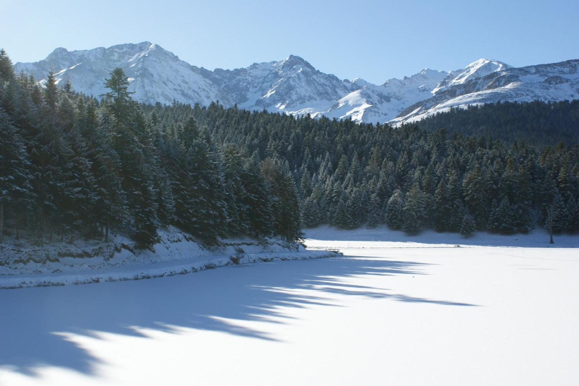Hotel Les Deux Cols Sainte-Marie-de-Campan Esterno foto