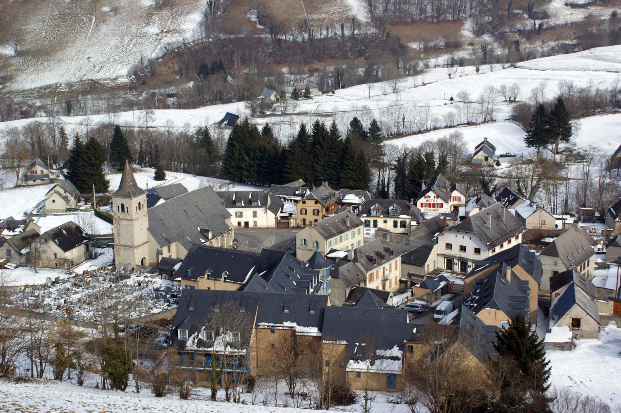 Hotel Les Deux Cols Sainte-Marie-de-Campan Esterno foto