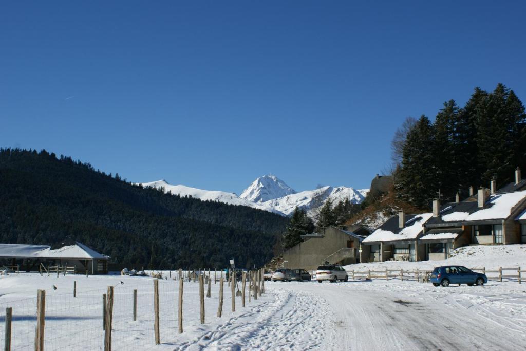 Hotel Les Deux Cols Sainte-Marie-de-Campan Esterno foto