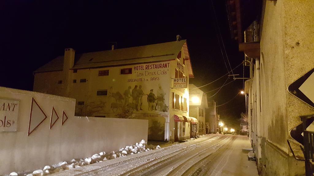 Hotel Les Deux Cols Sainte-Marie-de-Campan Esterno foto